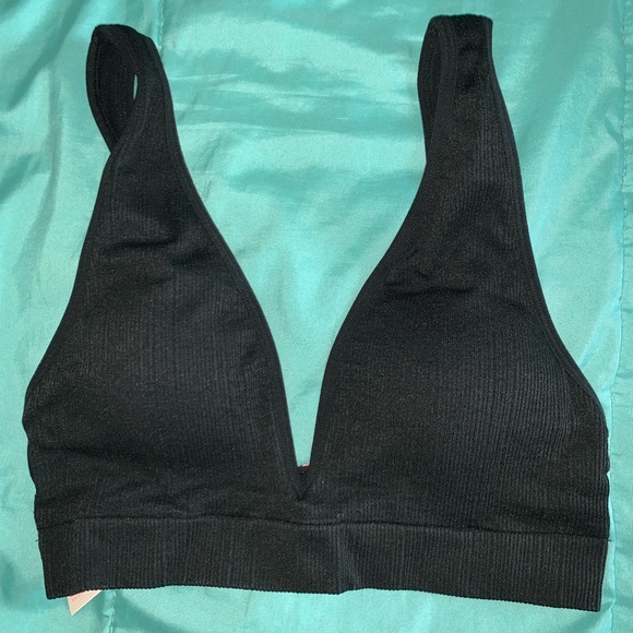 black plunge bralette